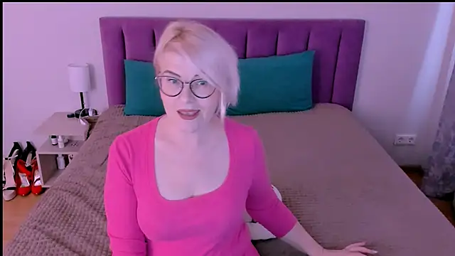 sabrinamacmarren online show from 21, 9, 2025