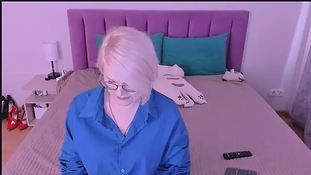 sabrinamacmarren online show from 25, 9, 2025