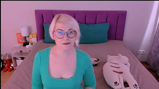 sabrinamacmarren online show from 22, 10, 2025