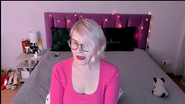 sabrinamacmarren online show from 15, 12, 2025