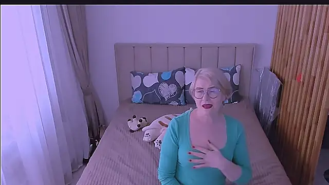 sabrinamacmarren online show from 6, 4, 2026