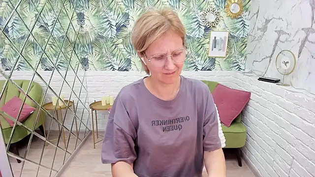 Paris Cherry online show from 6, 11, 2025