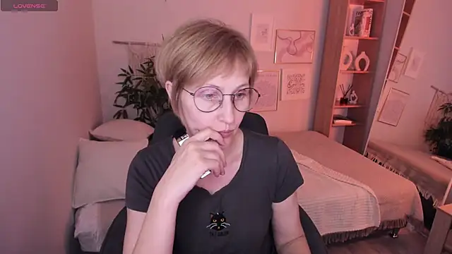 Paris Cherry online show from 19, 4, 2026