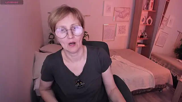 Snapshot of Paris_Cherry chatting on 19, 4, 2026 Paris Cherry online show from 19, 4, 2026