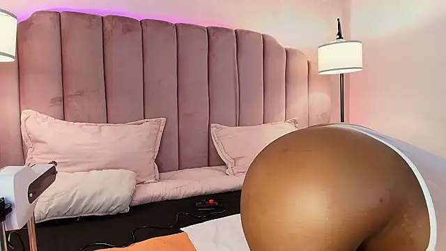 Snapshot of HallyBans chatting on 12, 2, 2025 HallyBans online show from 12, 2, 2025