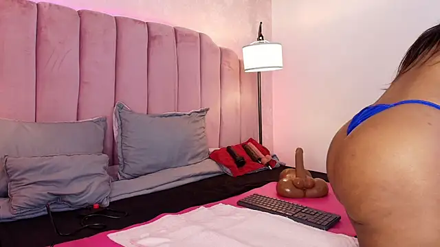 Snapshot of HallyBans chatting on 6, 10, 2025 HallyBans online show from 6, 10, 2025