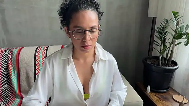 Snapshot of illaroom chatting on 26, 5, 2026 illaroom online show from 26, 5, 2026