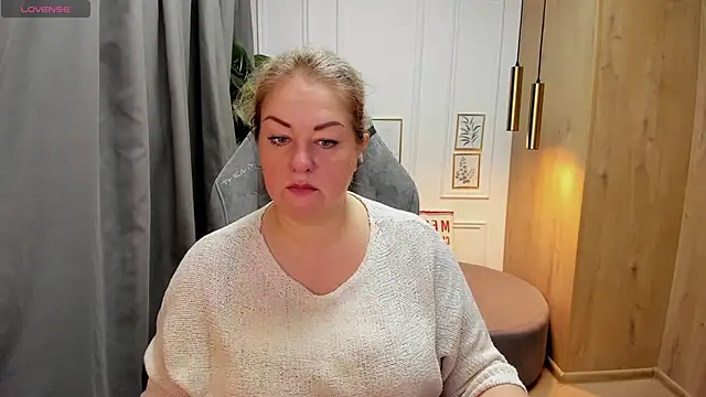 Snapshot of JenniferLight chatting on 20, 1, 2025 JenniferLight online show from 20, 1, 2025