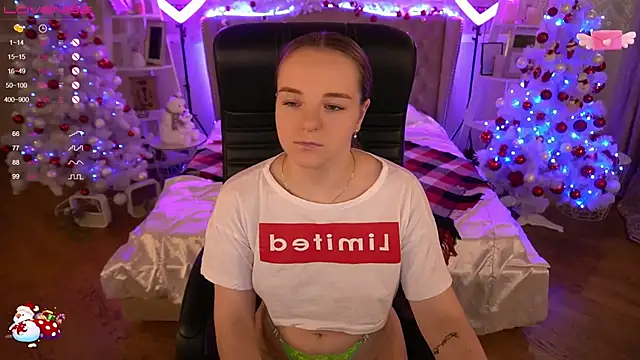 FoxyShy online show from 5, 1, 2025