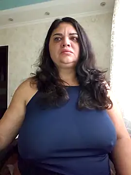 Snapshot of littleRikka chatting on 8, 10, 2025 littleRikka online show from 8, 10, 2025