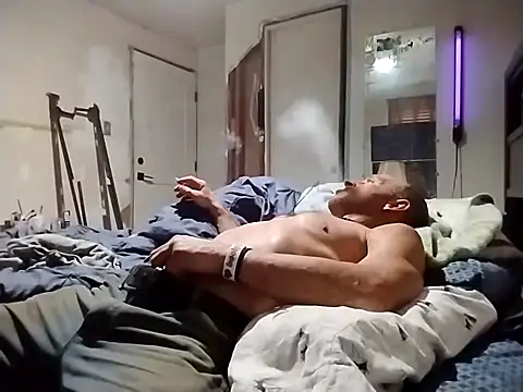 Snapshot of ThickDMatty@xh chatting on 13, 11, 2025 ThickDMattyxh online show from 13, 11, 2025