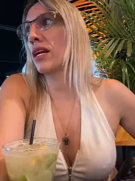 Gatitacarlita online show from 20, 12, 2024