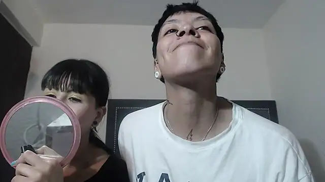 Snapshot of dulce_maria_x chatting on 12, 1, 2025 dulce maria x online show from 12, 1, 2025