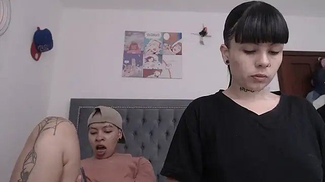 Snapshot of dulce_maria_x chatting on 6, 3, 2025 dulce maria x online show from 6, 3, 2025