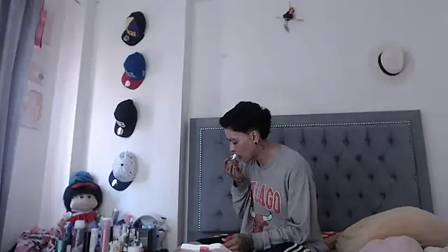 Snapshot of dulce_maria_x chatting on 9, 10, 2025 dulce maria x online show from 9, 10, 2025