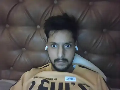 Snapshot of dhruv9413 chatting on 2, 12, 2025 dhruv9413 online show from 2, 12, 2025