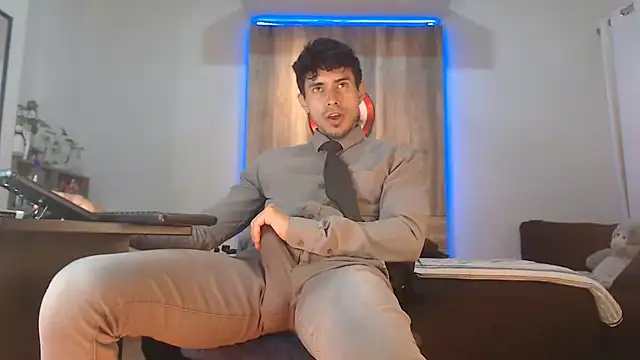 Andrew 4  online show from 30, 10, 2025