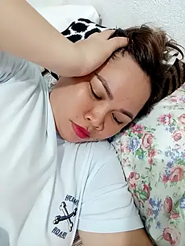 Snapshot of XXLorie_02 chatting on 4, 10, 2025 XXLorie 02 online show from 4, 10, 2025