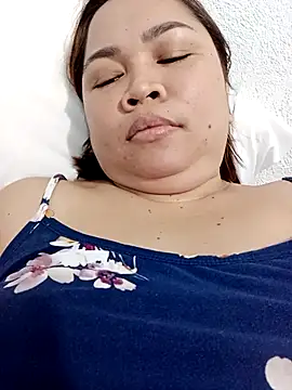 Snapshot of XXLorie_02 chatting on 12, 10, 2025 XXLorie 02 online show from 12, 10, 2025