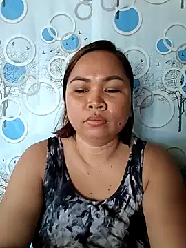 Snapshot of XXLorie_02 chatting on 28, 10, 2025 XXLorie 02 online show from 28, 10, 2025