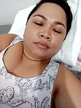 Snapshot of XXLorie_02 chatting on 29, 10, 2025 XXLorie 02 online show from 29, 10, 2025