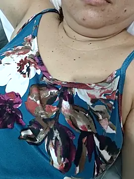 Snapshot of XXLorie_02 chatting on 29, 10, 2025 XXLorie 02 online show from 29, 10, 2025