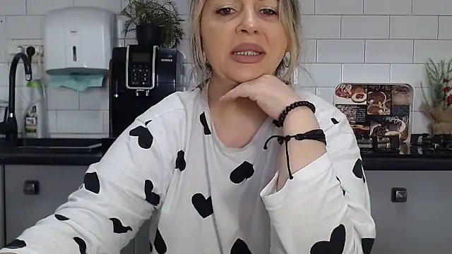 erikaerika online show from 14, 2, 2025