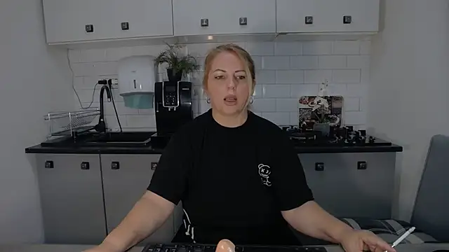 erikaerika online show from 19, 9, 2025