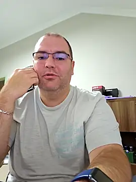 Snapshot of Andrew1900529 chatting on 15, 10, 2025 Andrew1900529 online show from 15, 10, 2025