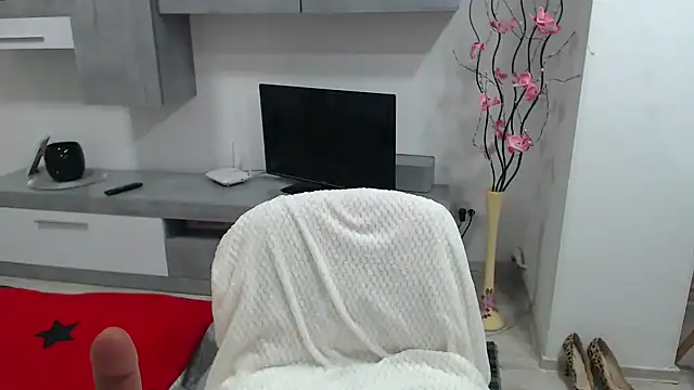 Snapshot of JullieMilf chatting on 3, 1, 2025 JullieMilf online show from 3, 1, 2025