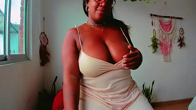 Snapshot of Adrilovechocolate chatting on 5, 12, 2024 Adrilovechocolate online show from 5, 12, 2024