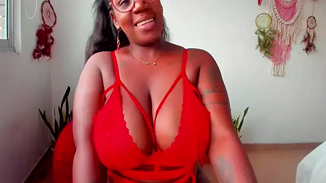 Snapshot of Adrilovechocolate chatting on 6, 12, 2024 Adrilovechocolate online show from 6, 12, 2024