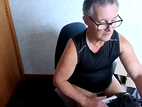 Snapshot of bigballnz chatting on 4, 5, 2026 bigballnz online show from 4, 5, 2026