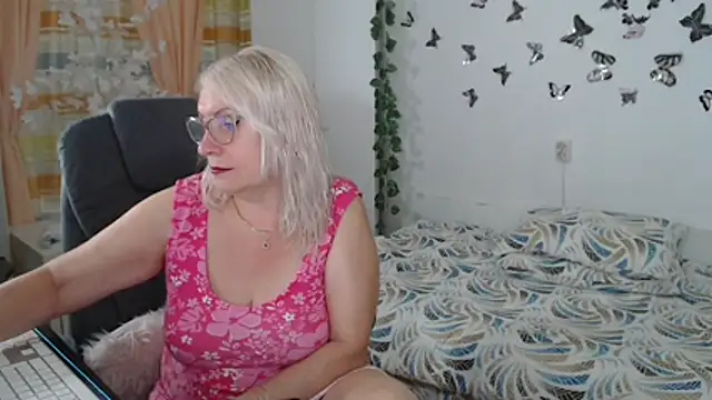 Snapshot of Ghertrude52 chatting on 7, 7, 2026 Ghertrude52 online show from 7, 7, 2026