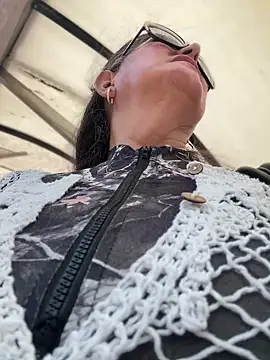 Snapshot of emma_tour chatting on 15, 12, 2025 emma tour online show from 15, 12, 2025