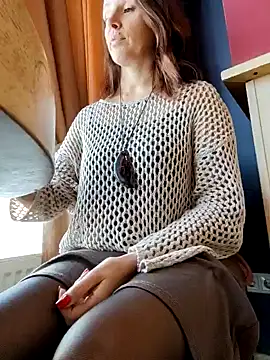 Snapshot of EvaXOAir chatting on 6, 2, 2025 EvaXOAir online show from 6, 2, 2025