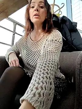 Snapshot of EvaXOAir chatting on 4, 3, 2025 EvaXOAir online show from 4, 3, 2025