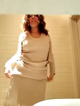 Snapshot of EvaXOAir chatting on 10, 3, 2025 EvaXOAir online show from 10, 3, 2025