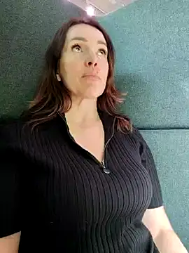 Snapshot of EvaXOAir chatting on 14, 3, 2025 EvaXOAir online show from 14, 3, 2025