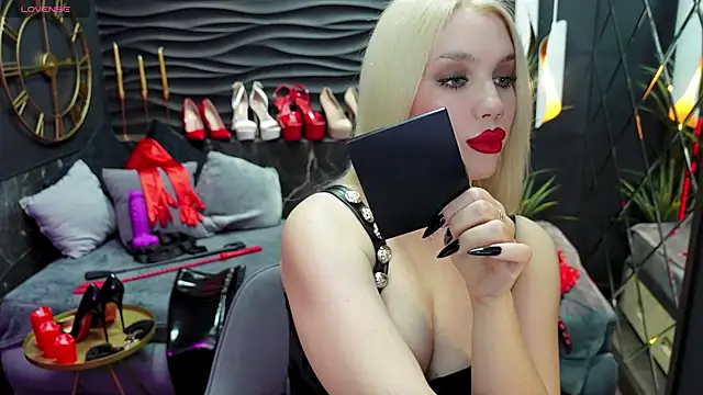 Snapshot of MistressDarsy chatting on 18, 2, 2025 MistressDarsy online show from 18, 2, 2025