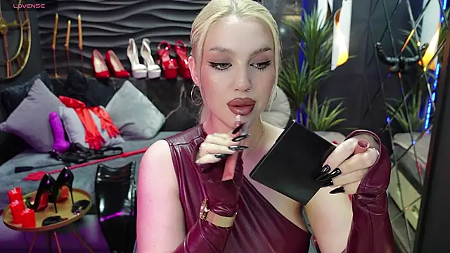 Snapshot of MistressDarsy chatting on 23, 2, 2025 MistressDarsy online show from 23, 2, 2025