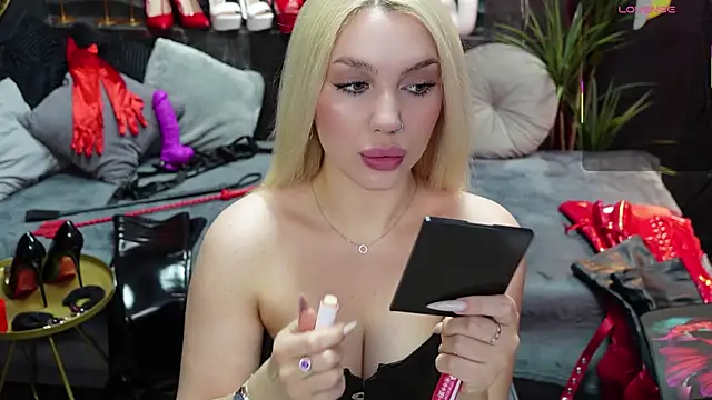 Snapshot of MistressDarsy chatting on 12, 3, 2025 MistressDarsy online show from 12, 3, 2025