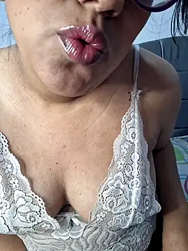 Snapshot of ZaidaWet chatting on 29, 11, 2025 ZaidaWet online show from 29, 11, 2025