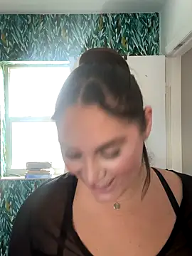 lovely beast online show from 23, 10, 2025