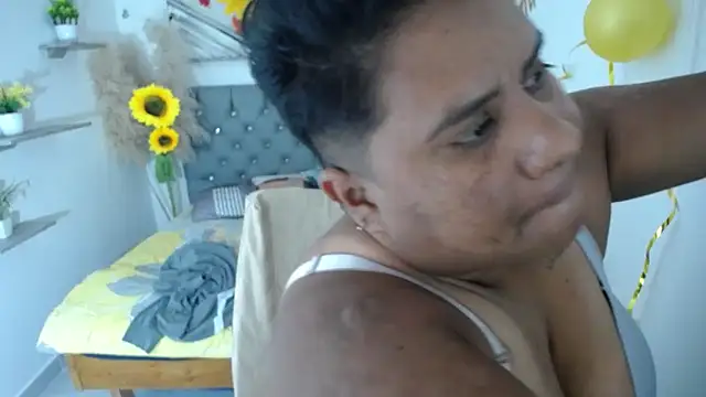 hotlesby4uxxx online show from 15, 9, 2025