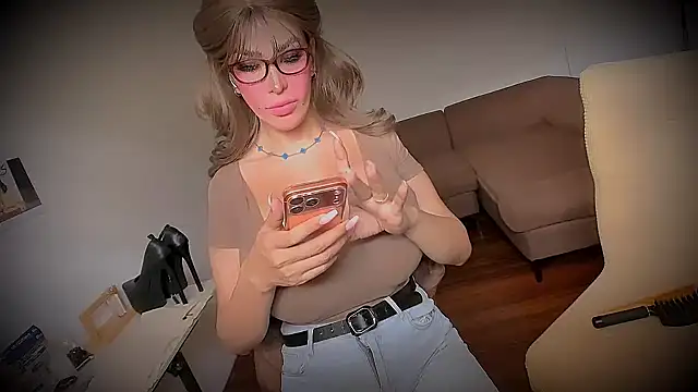 Snapshot of GiftedGirl4u chatting on 11, 7, 2026 GiftedGirl4u online show from 11, 7, 2026