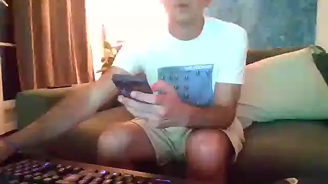 Snapshot of verylargecock chatting on 19, 9, 2025 verylargecock online show from 19, 9, 2025