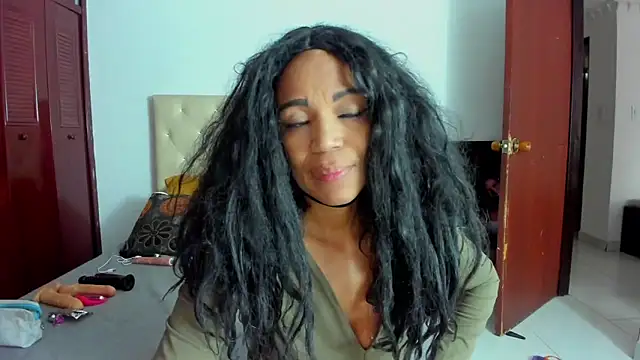 Snapshot of LUISSA_ chatting on 8, 3, 2025 LUISSA online show from 8, 3, 2025