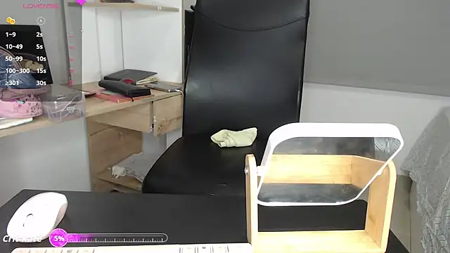 Snapshot of BriannaLorens chatting on 1, 11, 2025 BriannaLorens online show from 1, 11, 2025