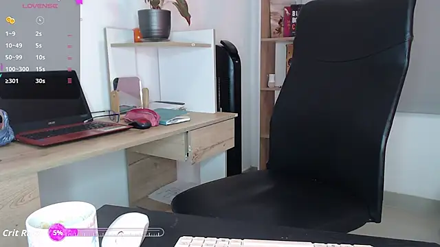 Snapshot of BriannaLorens chatting on 5, 11, 2025 BriannaLorens online show from 5, 11, 2025